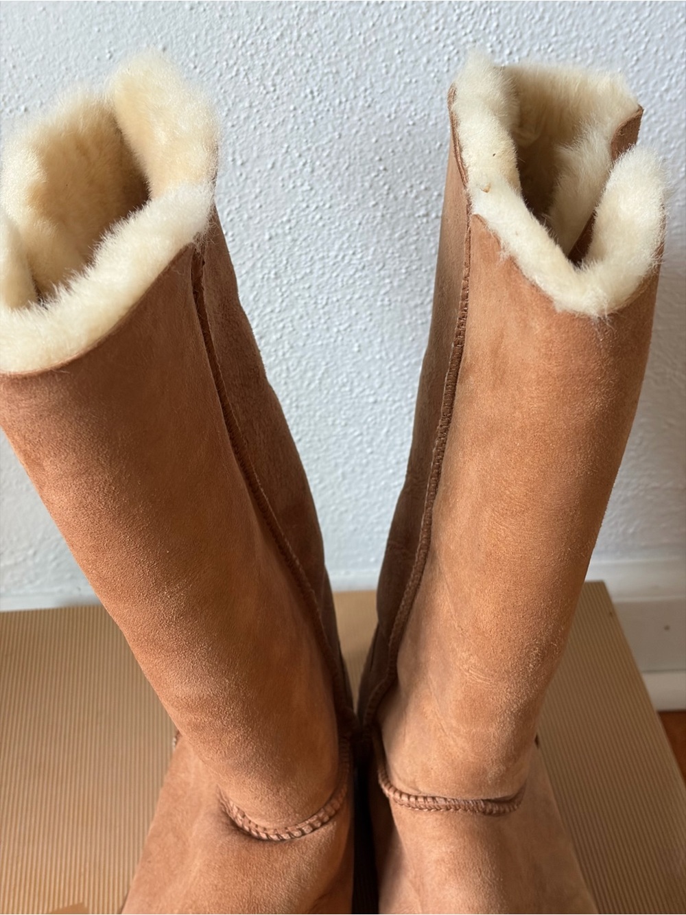 UGG Bailey Button Triplet Chestnut Suede Boot 1873 (9) - Picture 8 of 16